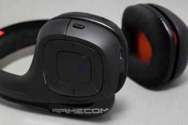  -  Plantronics Gamecom 818