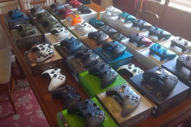 מדהים: אדם אסף את כל שלטי ה-Xbox One שיוצרו אי פעם